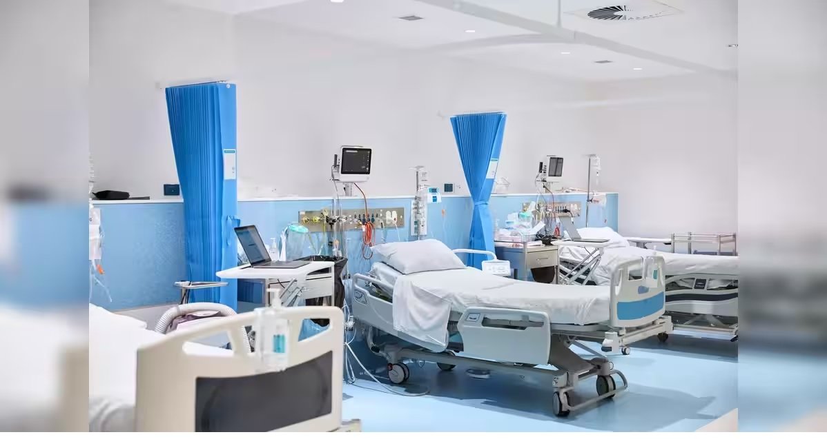 आयुष्मान योजना में हेराफेरी पर कई अस्पतालों पर छापे, मरीजों से वसूली के साथ बिना वजह ICU में रखने के मामले