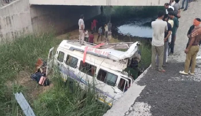 कोटा में दिल्ली-मुंबई एक्सप्रेसवे पर बड़ा हादसा, 15 फीट गहरे नाले में गिरी बस; 8 यात्रियों की मौत