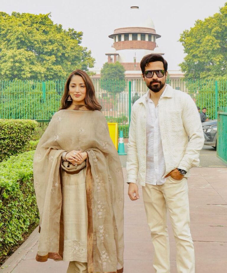 यामी गौतम और इमरान हाशमी ने सुप्रीम कोर्ट के बाहर रीक्रिएट किया ‘हक़’ का आइकॉनिक पोस्टर