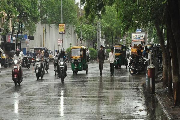 यूपी के 33 जिलों में तेज हवाओं के साथ भारी बारिश का अलर्ट