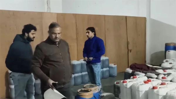 हापुड़ में चाइनीज सीरप से तैयार किया जा रहा था मिलावटी शहद