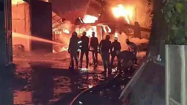पश्चिम बंगाल में दो गोदामों में लगी भीषण आग, 8 की मौत; कई मजदूर के फंसे होने की आशंका