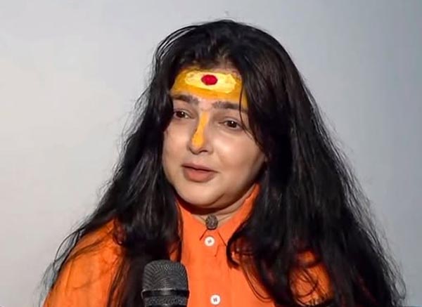 ममता कुलकर्णी किन्नर अखाड़े से निष्कासित, शंकराचार्य पर टिप्पणी से गिरी गाज