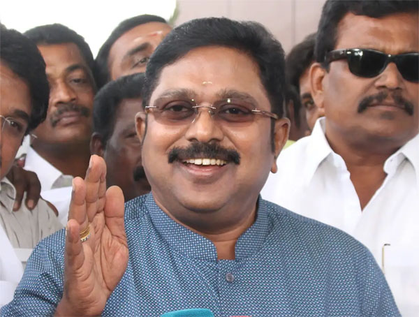 एनडीए में वापसी पर पलानीस्वामी ने किया दिनाकरन का स्वागत