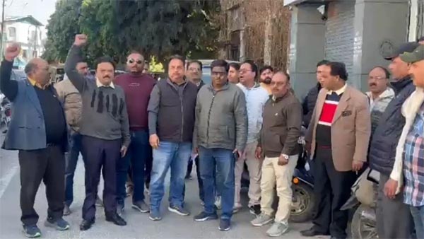 देहरादून के अर्बन को-आपरेटिव बैक में बड़ा घपला, खाताधारकों के 124 करोड़ फंसे