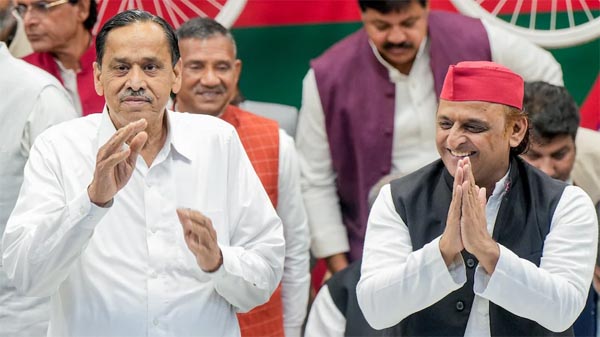 सपा की साइकिल पर सवार हुए नसीमुद्दीन सिद्दीकी