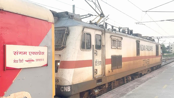 एक हजार रुपये में बेची जा रही थीं संगम एक्सप्रेस में सीटें