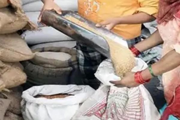 राशन कार्ड धारकों के लिए बड़ी खुशखबरी, एक साथ मिलेगा अप्रैल, मई और जून का राशन