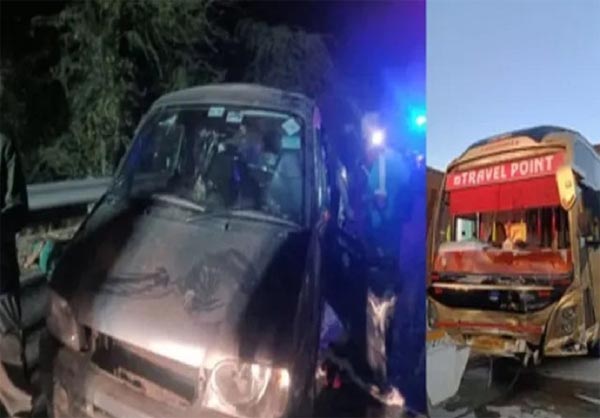 हाथरस में यमुना एक्सप्रेसवे पर डबल डेकर बस ने कार को पीछे से मारी टक्कर, 6 लोगों की मौत