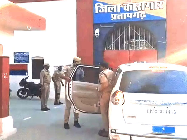 जिला कारागार में बंदी ने खुद को आग लगाकर दी जान, तीन निलंबित