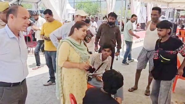कुमकुम जोशी चार्ज संभालते ही एक्शन मोड में