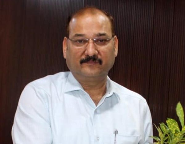 त्येाहार पर भाईचारा सदभावना बनाने और हंसी खुशी त्योहार संपन्न कराने पर डीएम डॉ वीके सिंह को नागरिकों ने दी बधाई
