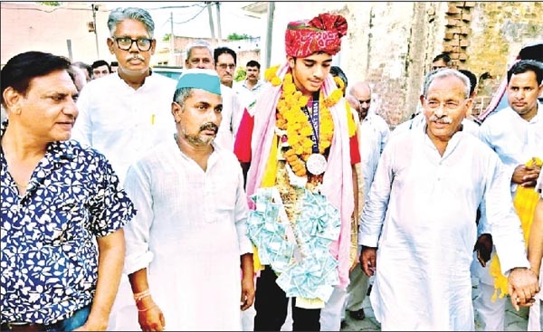 गांव करनावल में लक्ष्य फोगाट का भव्य स्वागत