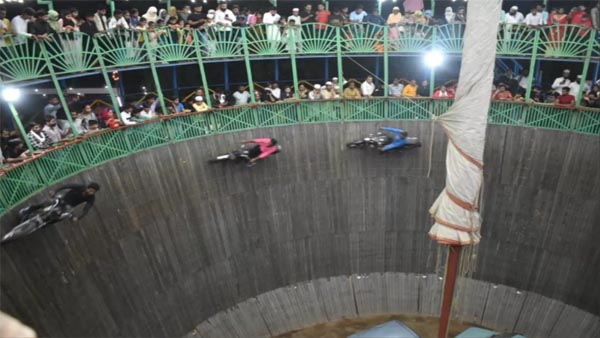 चार किशोरों को मौत का कुआं संचालक ने बंधक बनाकर पीटा, घायल