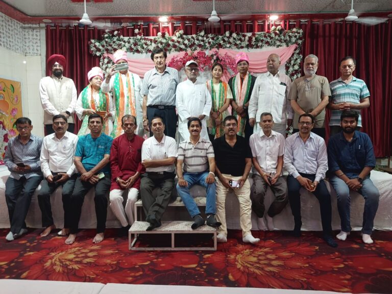 सोशल मीडिया एसोसिएशन (एसएमए) के योग दिवस में ट्रेनर संजीव कर्दमवाल व अनिल कुमार बिश्नोई एडवोकेट, डाॅ. अर्चना व नताशा वर्मा को किया सम्मानित