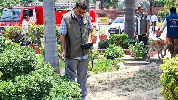 अहमदाबाद और गांधीनगर में बम विस्फोट करने की धमकी