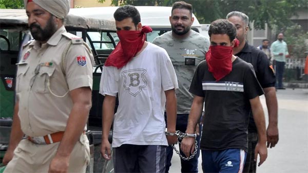 दो हैंड ग्रेनेड के साथ दो आतंकी गिरफ्तार