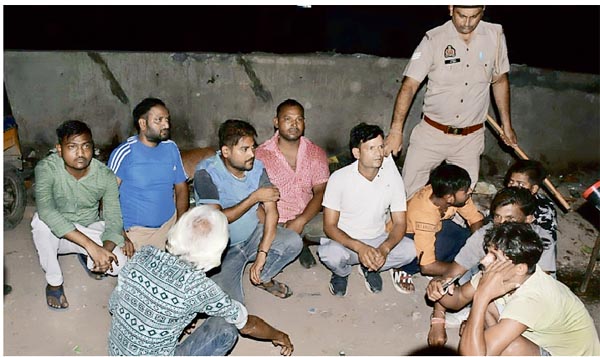 एसपी सिटी ने बेगमपुल पर खुलेआम जाम छलका रहे 11 लोग पकड़े