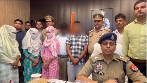 नौकरी के नाम पर ठगने वाले फर्जी कॉल सेंटर का खुलासा, मैनेजर जीशान और सतीश पाल समेत 5 गिरफ्तार