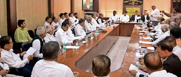 हड़ताल पर रोक के विरोध में आंदोलन करेंगे अधिवक्ता, संयुक्त बैठक में घोषणा, नहीं देंगे शपथपत्र