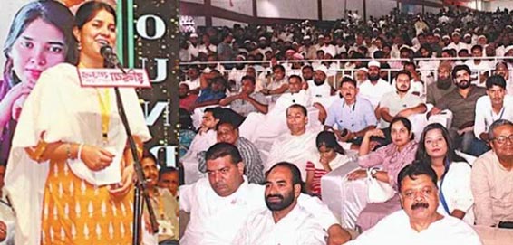 सफलता से संपन्न हुआ ऑल इंडिया मुशायरा, श्रोताओं की तालियों से गूंजता रहा पटेल मंडप, नवाज देवबंदी, वसीम बरेलवी, हरिओम पंवार, पॉपुलर मेरठी आदि की प्रस्तुति पर हुई खूब वाहवाही