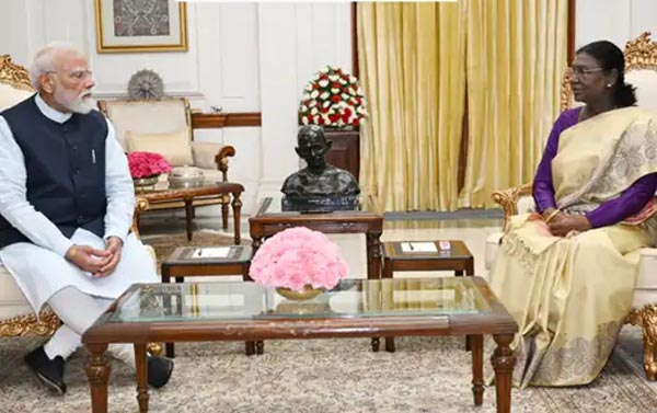 पीएम मोदी राष्ट्रपति द्रौपदी मुर्मू से मिले