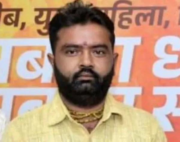 शाकंभरी में पेड़ से लटका मिला बजरंग दल नेता का शव