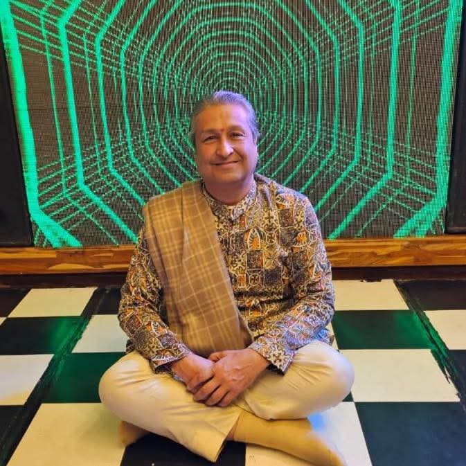 संजय कुमार चेयरमैन द अध्ययन का सनातन धर्म ज्योतिषी ज्ञान व संतों की प्रेरणा पर चलने का प्रयास