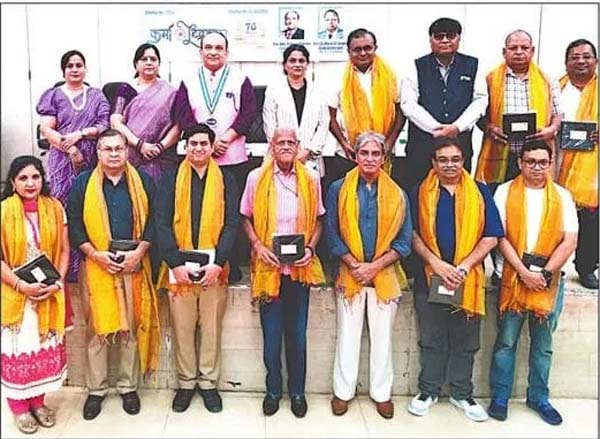 आईएमए हॉल में चिकित्सकों और चार्टर्ड अकाउंटेंट्स को किया सम्मानित