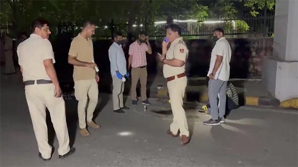 बर्थडे पर कांस्टेबल ने पत्नी को मारी गोली, फिर सड़क किनारे फेंककर फरार