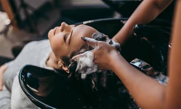 सैलून में हेयर वॉश बन सकता है स्ट्रोक की वजह !