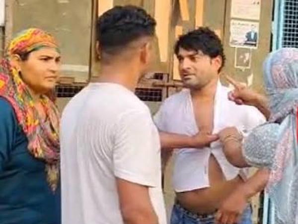 होटल में प्रेमिका संग रंगरलियां मना रहा था पति, जीपीएस लगाकर पीछे पहुंची पत्नी… फिर दौड़ा-दौड़ा कर पीटा