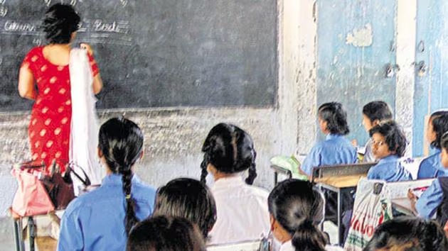 यूपी: प्रदेश के स्कूलों में सरप्लस शिक्षकों की सूची हुई जारी, 30 हजार से ज्यादा शिक्षकों के नाम; जानिए मामला