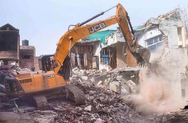 जैसलमेर बार्डर पर अवैध मस्जिद, मदरसों पर चला बुलडोजर