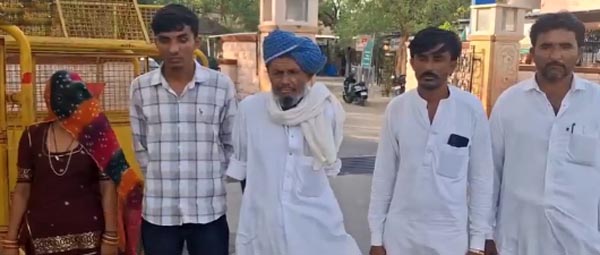 लिव-इन में रह रहे युवक-युवती के परिवार पर 21 लाख का जुर्माना, पंचायत ने समाज से किया बहिष्कार