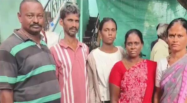 10वीं में फेल होने पर भागा बेटा 30 साल बाद घर लौटा, बूढ़े माता-पिता से मिलकर फूट-फूटकर रोया