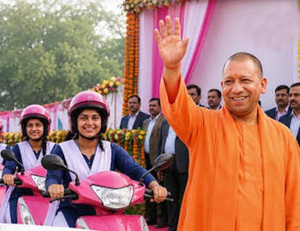 योगी कैबिनेट बैठक में 18 प्रस्तावों को मंजूरी, 50 हजार छात्राओं को मिलेगी स्कूटी, पेट्रोल और हेलमेट भी देगी सरकार