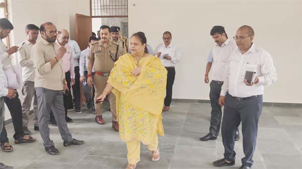 मंडलायुक्त ने निर्माणाधीन परियोजनाओं का किया निरीक्षण