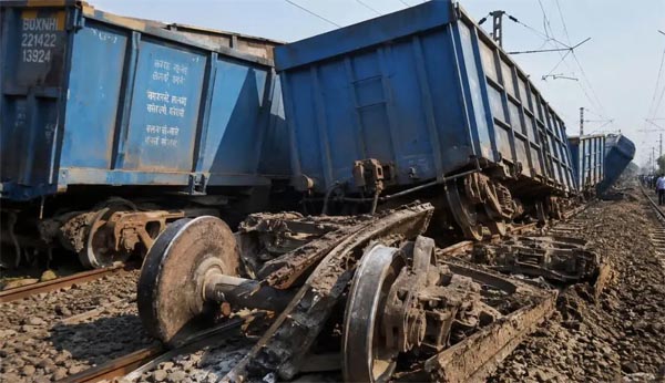 साहिबाबाद में मालगाड़ी के 6 डिब्बे पटरी से उतरे, मेरठ में ट्रेन संचालन प्रभावित