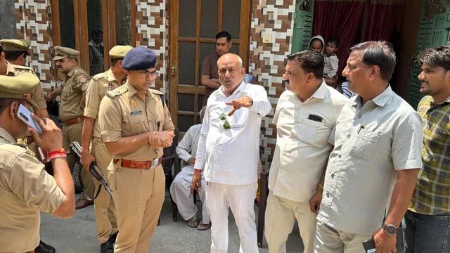 मुस्लिमों ने हिंदू बस्ती में खरीदे दो मकान, लोगों में रोष, प्रशासन ने कराए खाली