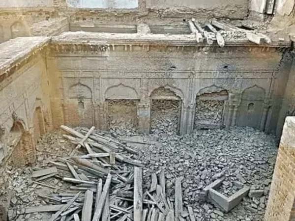 पाकिस्तान में 125 साल पुराना गुरुद्वारा तोडने से सिखों में आक्रोश
