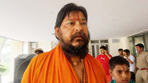 प्रधानमंत्री मोदी और सीएम योगी को हटाना संभव नहीं है : महंत सीताराम