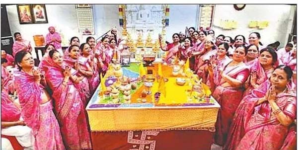 पूजा का शुभारंभ भगवान चंद्रप्रभु के अभिषेक एवं पूजन के साथ हुआ