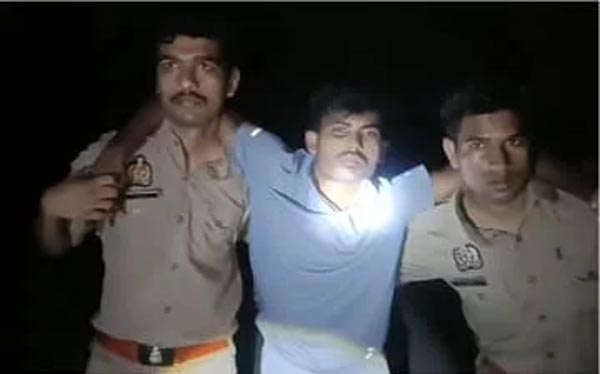 पुलिस मुठभेड़ में 50 हजार का इनामी अनिकेत चौहान समेत 4 बदमाश गिरफ्तार, 11 लाख नकद और हथियार बरामद