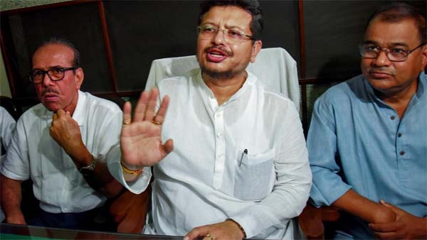 तृणमूल पर दावेदारी को चुनाव आयोग से मिला बागी गुट