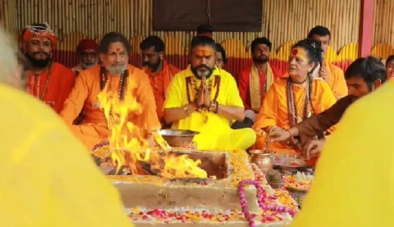 मथुरा में कारसेवा के लिए पूजा शुरू: चित्रगुप्त पीठ में हवन-यज्ञ, बैठक के बाद साधु-संत करेंगे शंखनाद