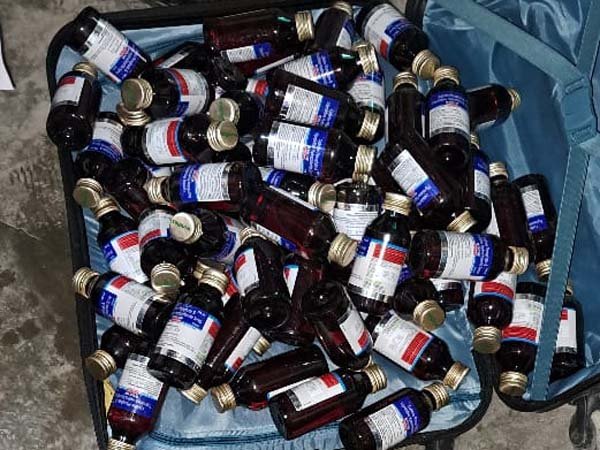 फार्मा कंपनियों पर केस, जब्त की कोडीन सीरप की 5,050 बोतलें