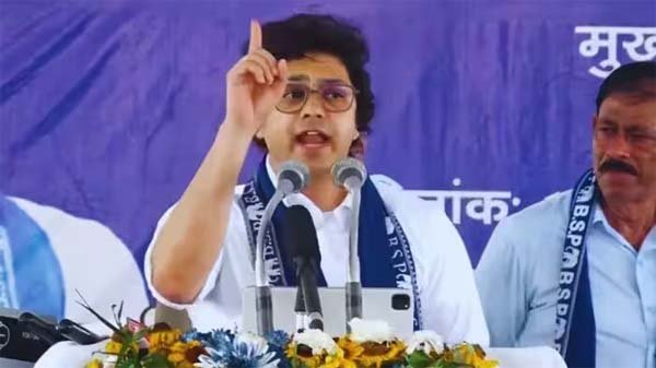 यूपी के ‘दो लड़कों’ को आकाश आनंद ने बताया अंकल